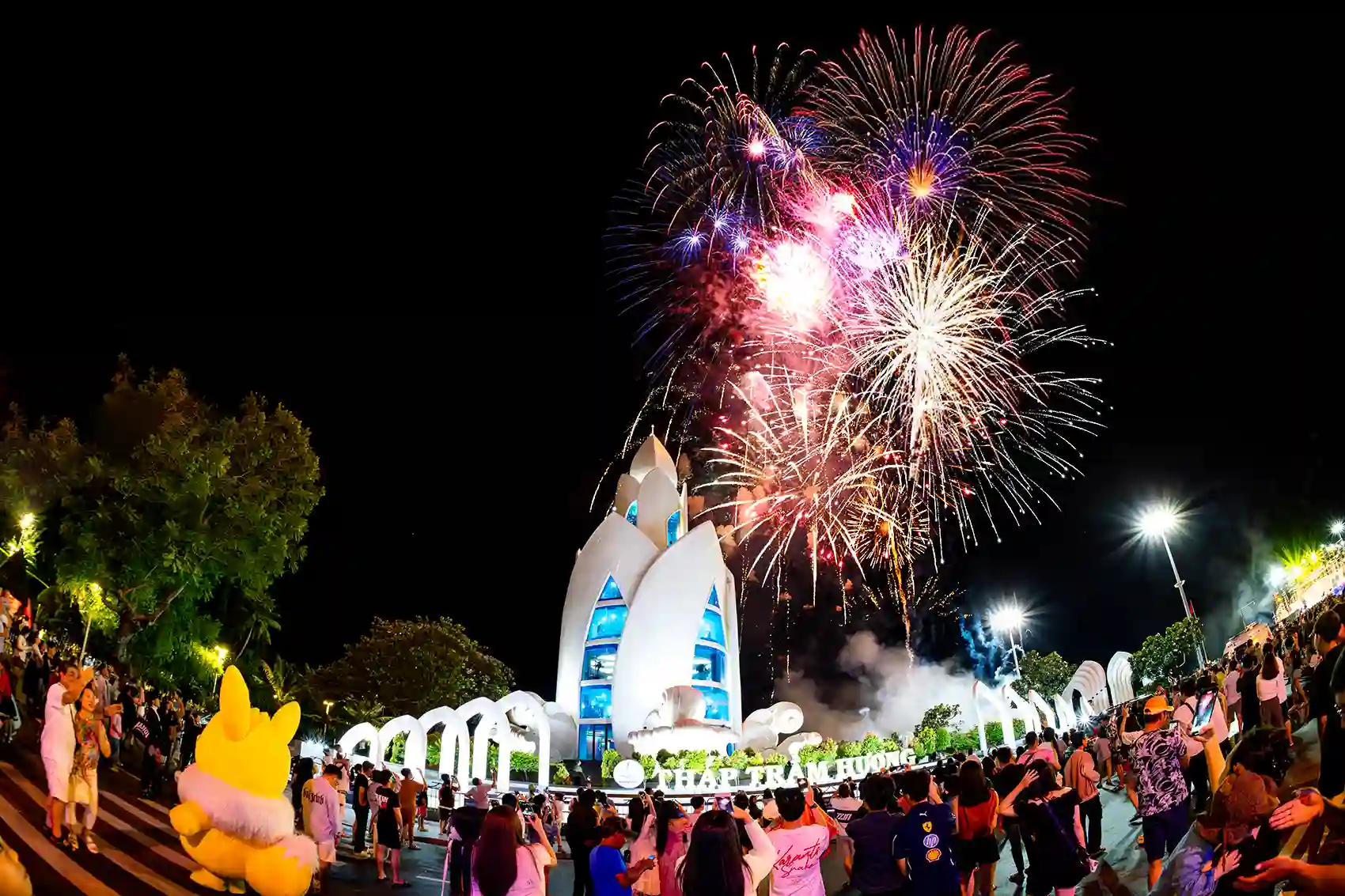 Lịch Bắn Pháo Hoa Tết Nguyên Đán 2026 Tại Nha Trang & Gợi Ý Điểm Xem Lý Tưởng