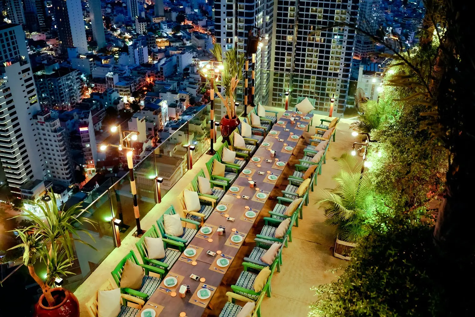 Top 5 Nhà Hàng "Phải Ghé" Tại Nha Trang: Hành Trình Mỹ Vị Từ Truyền Thống Đến Hiện Đại